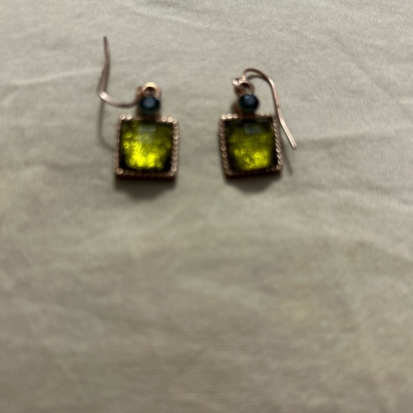 18 inch necklace with matching earrings. Unsure of brand - Picture 5 of 6